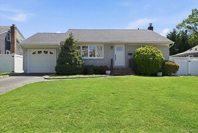 Welcome to this beautifully newly finished and maintained Ranch - photo 2
