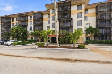 Beautifully updated 2-bedroom, 2-bath split floor plan condo - photo 2