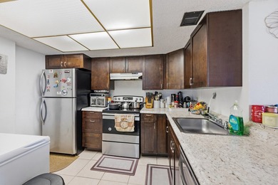 Beautifully updated 2-bedroom, 2-bath split floor plan condo - photo 6