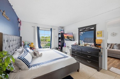 Beautifully updated 2-bedroom, 2-bath split floor plan condo - photo 8