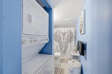 Beautifully updated 2-bedroom, 2-bath split floor plan condo - photo 9
