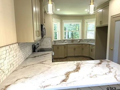 BRAND NEW BUILDER CUSTOM LOCATED ON PEACEFUL PRIVATE STREET WITH - photo 6