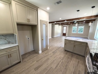 BRAND NEW BUILDER CUSTOM LOCATED ON PEACEFUL PRIVATE STREET WITH - photo 10