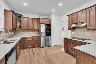 Designed in the timeless Charleston Single style and set within - photo 13