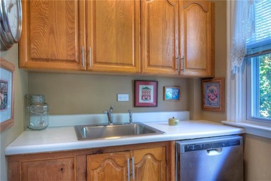 Historic Hill Townhouse just steps to Bellevue Avenue and two - photo 9