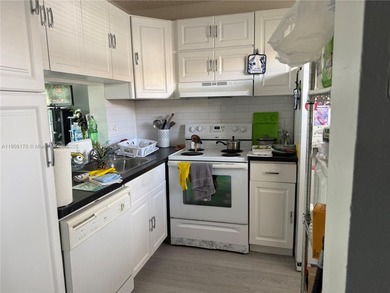 (private lake, pond, creek) Condo For Sale in Margate Florida