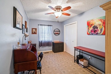 Welcome to your dream home! This quaint and cute property offers - photo 14