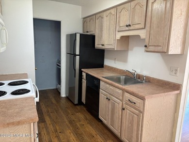 Back on Market condo has been UPDATEDCONDO HAS BEEN PAINTED AND - photo 8