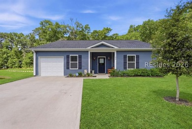 Nestled on charming Lady's Island, this adorable 2024-built - photo 1