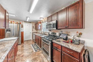 Looking for room to breathe? Welcome to this well-maintained - photo 12