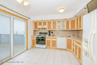 Welcome to 107 Hempstead Avenue! This well-maintained 2-bedroom - photo 15