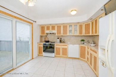 Welcome to 107 Hempstead Avenue! This well-maintained 2-bedroom - photo 16