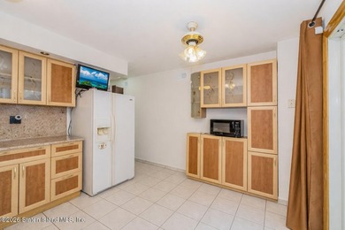Welcome to 107 Hempstead Avenue! This well-maintained 2-bedroom - photo 17