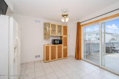 Welcome to 107 Hempstead Avenue! This well-maintained 2-bedroom - photo 18