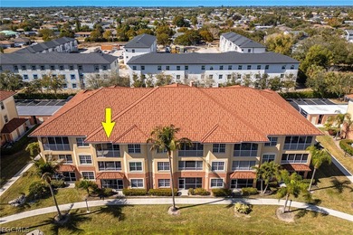 Step into this inviting 2-bedroom, 2-bathroom condo featuring a - photo 3