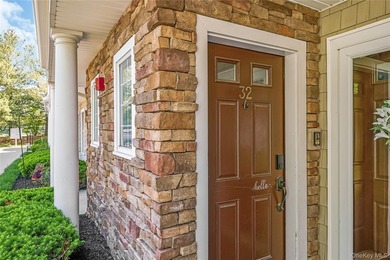 Welcome to easy, low-maintenance living in this beautifully - photo 2
