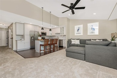 Welcome to easy, low-maintenance living in this beautifully - photo 3