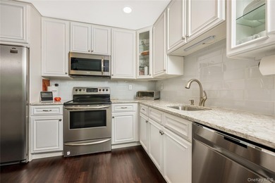 Welcome to easy, low-maintenance living in this beautifully - photo 5