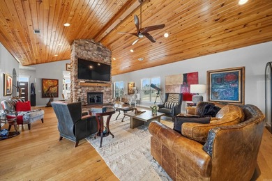 An Exceptional West Winds Estate with Private Poolside Retreat & - photo 9