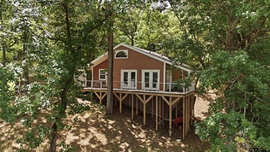Beautifully positioned on a private stretch of Lake Jacksonville - photo 3