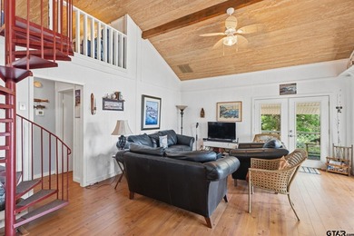 Beautifully positioned on a private stretch of Lake Jacksonville - photo 5