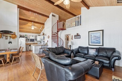 Beautifully positioned on a private stretch of Lake Jacksonville - photo 6