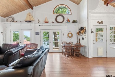 Beautifully positioned on a private stretch of Lake Jacksonville - photo 8