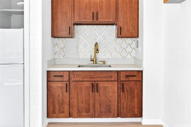 Fully remodeled Waikiki studio at Rosalei! Welcome home to this - photo 9