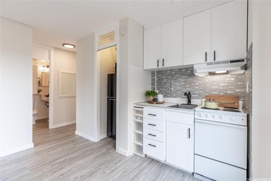 Fully remodeled Waikiki condo at Rosalei! Welcome home to this - photo 6