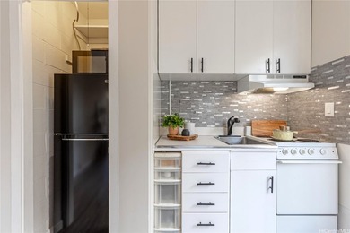 Fully remodeled Waikiki condo at Rosalei! Welcome home to this - photo 7
