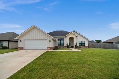 Lake Palestine Home For Sale in Chandler Texas