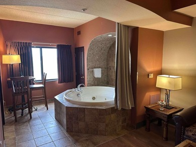 Located on the sixth floor, this spacious three bedroom condo - photo 2