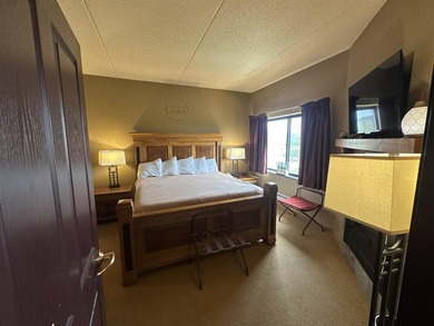 Located on the sixth floor, this spacious three bedroom condo - photo 9