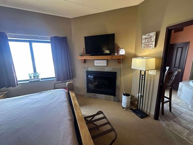 Located on the sixth floor, this spacious three bedroom condo - photo 10