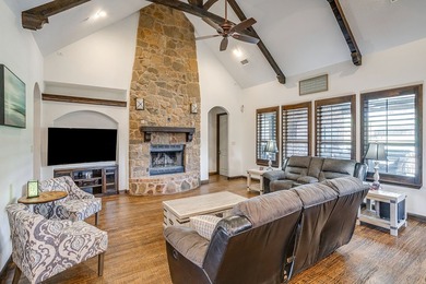 Gorgeous custom home built in 2014, meticulously maintained and - photo 11