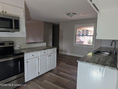 Summer is the perfect time to make your move, and this all-brick - photo 12