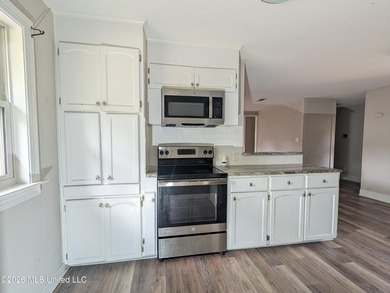 Summer is the perfect time to make your move, and this all-brick - photo 13