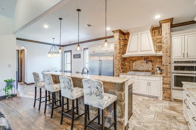 Gorgeous custom home built in 2014, meticulously maintained and - photo 13