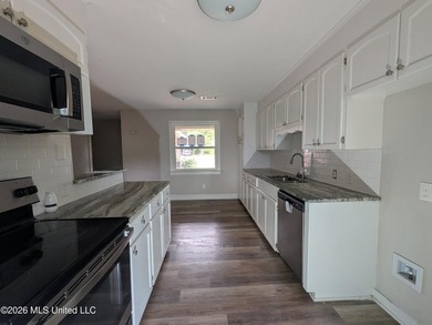 Summer is the perfect time to make your move, and this all-brick - photo 14