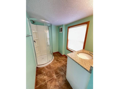 This 4-bedroom house features well-kept and well-maintained - photo 15