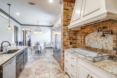 Gorgeous custom home built in 2014, meticulously maintained and - photo 16