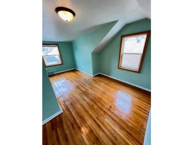 This 4-bedroom house features well-kept and well-maintained - photo 17