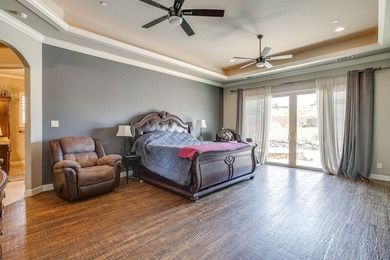 Gorgeous custom home built in 2014, meticulously maintained and - photo 18