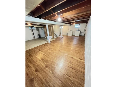 This 4-bedroom house features well-kept and well-maintained - photo 18
