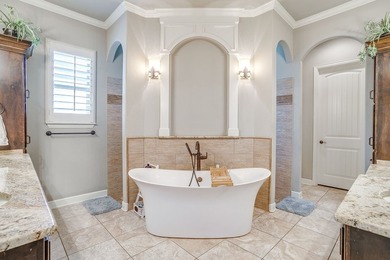 Gorgeous custom home built in 2014, meticulously maintained and - photo 19
