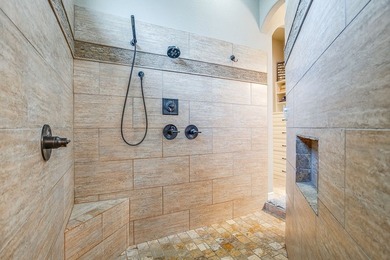 Gorgeous custom home built in 2014, meticulously maintained and - photo 20