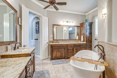 Gorgeous custom home built in 2014, meticulously maintained and - photo 21