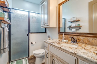 Gorgeous custom home built in 2014, meticulously maintained and - photo 23