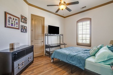 Gorgeous custom home built in 2014, meticulously maintained and - photo 25