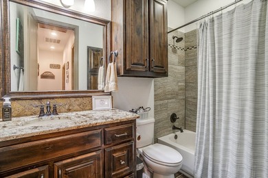 Gorgeous custom home built in 2014, meticulously maintained and - photo 26